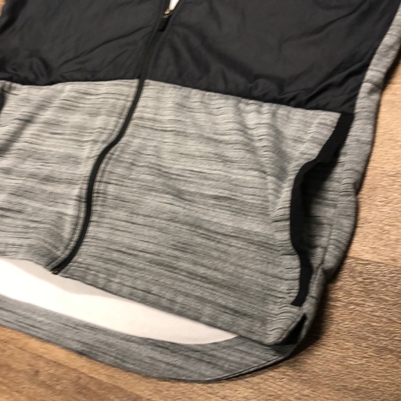 ⭐️⬇️ Nike Grey and Black Large Basketball Jacket - Picture 8 of 10